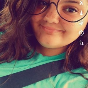 Meet your Posher, Chloe